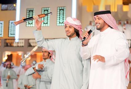 العامري يزيد من حماس الجمهور والأطفال في "الميدان"